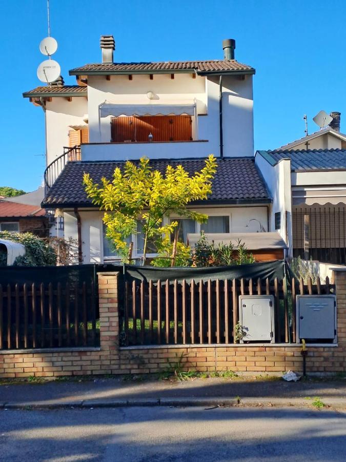 Charming House In Marina Di Ravenna With Fenced Garden Villa Bagian luar foto